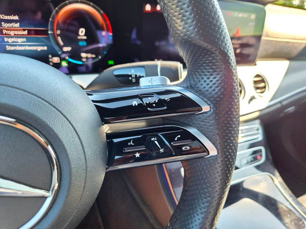 Mercedes-Benz E-klasse Estate 300 e AMG Line | Pano | ACC