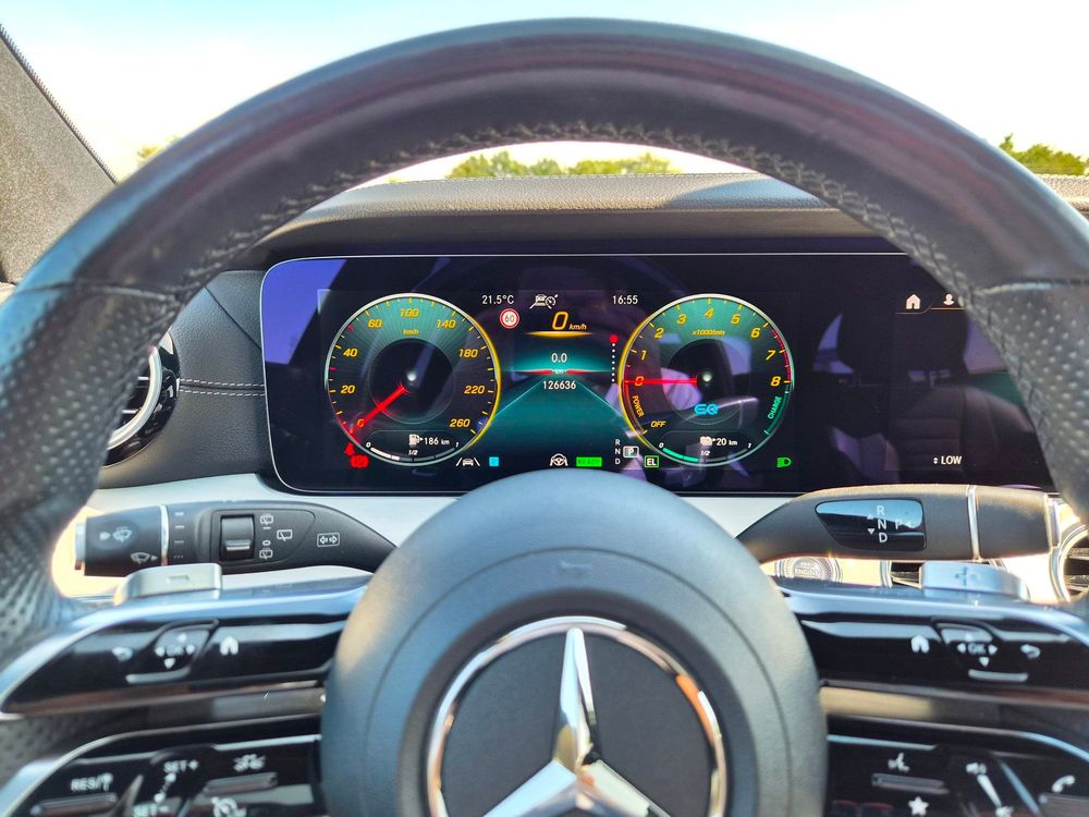 Mercedes-Benz E-klasse Estate 300 e AMG Line | Pano | ACC