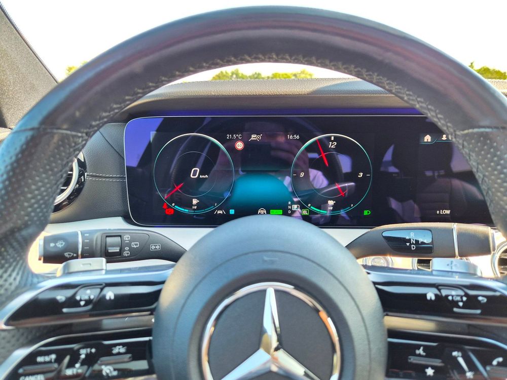 Mercedes-Benz E-klasse Estate 300 e AMG Line | Pano | ACC