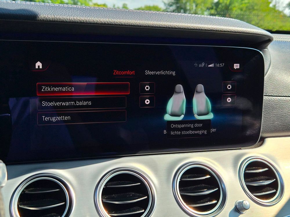 Mercedes-Benz E-klasse Estate 300 e AMG Line | Pano | ACC